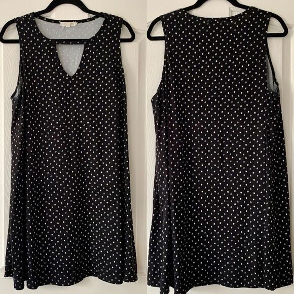 Socialite | Sleeveless Keyhole Dress - Picture 1 of 9